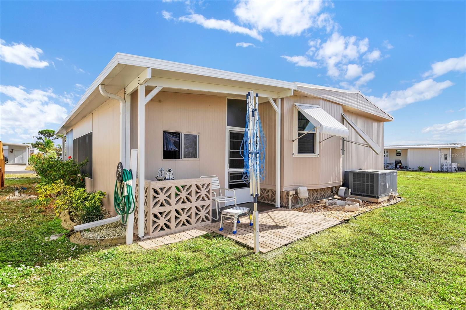 Image 27 of 74 For 220 La Rosas