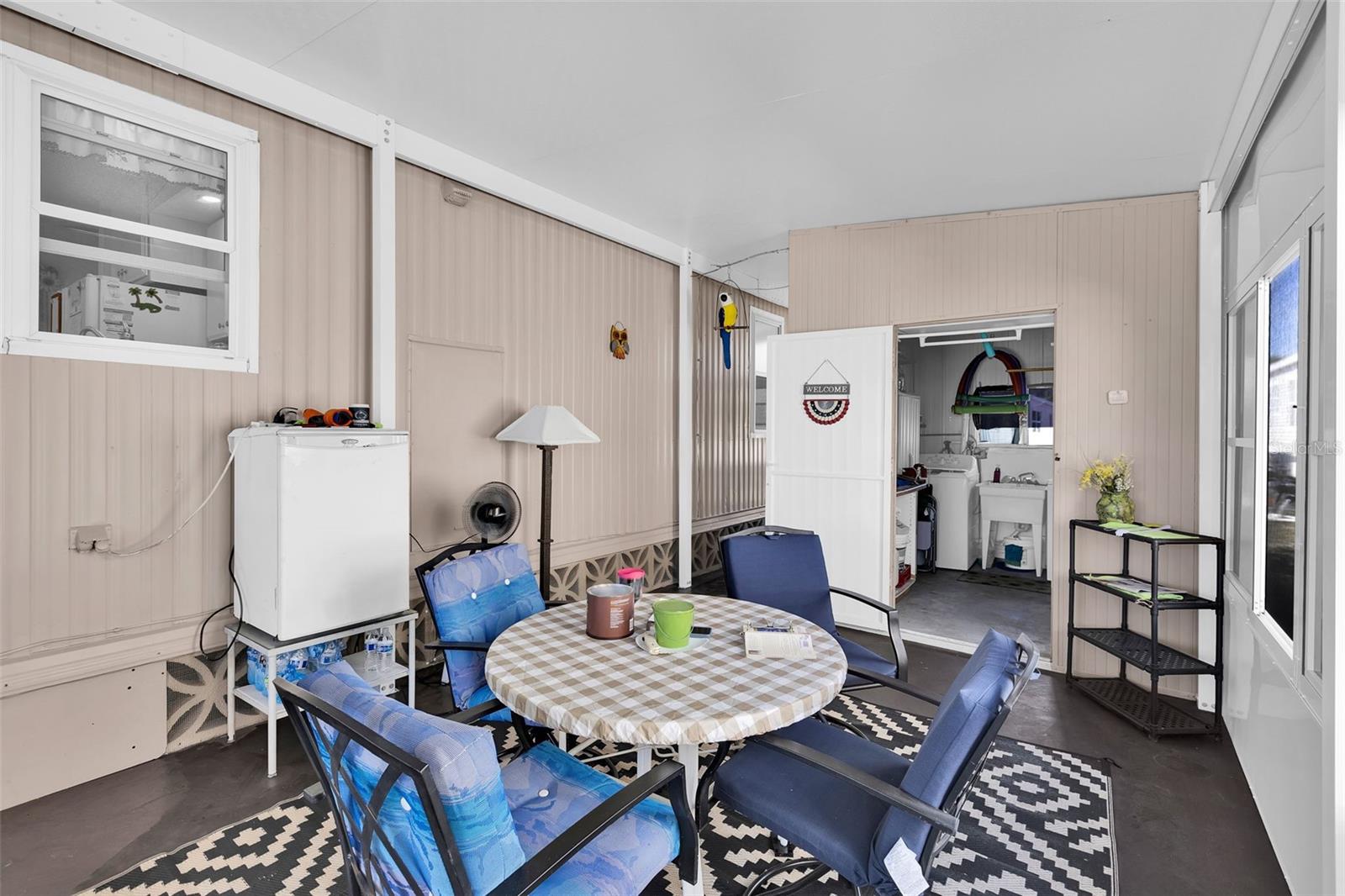 Image 4 of 74 For 220 La Rosas