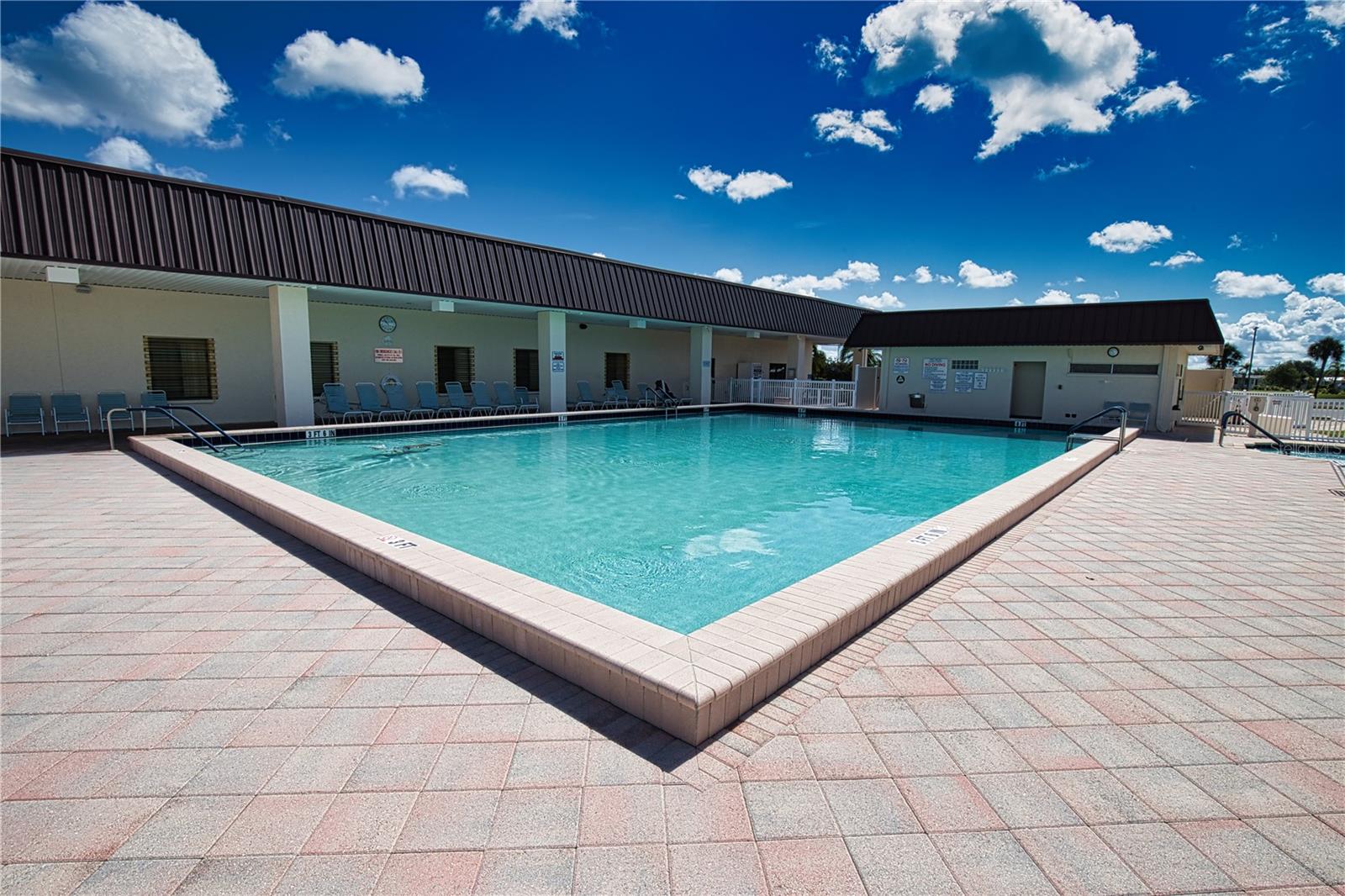 Image 45 of 74 For 220 La Rosas