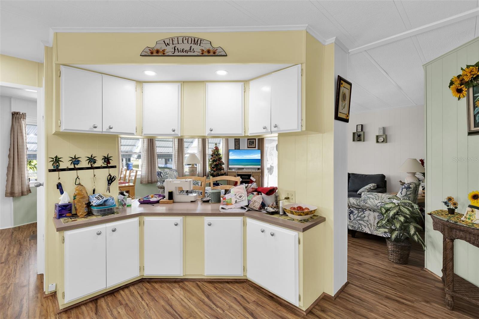 Image 6 of 74 For 220 La Rosas