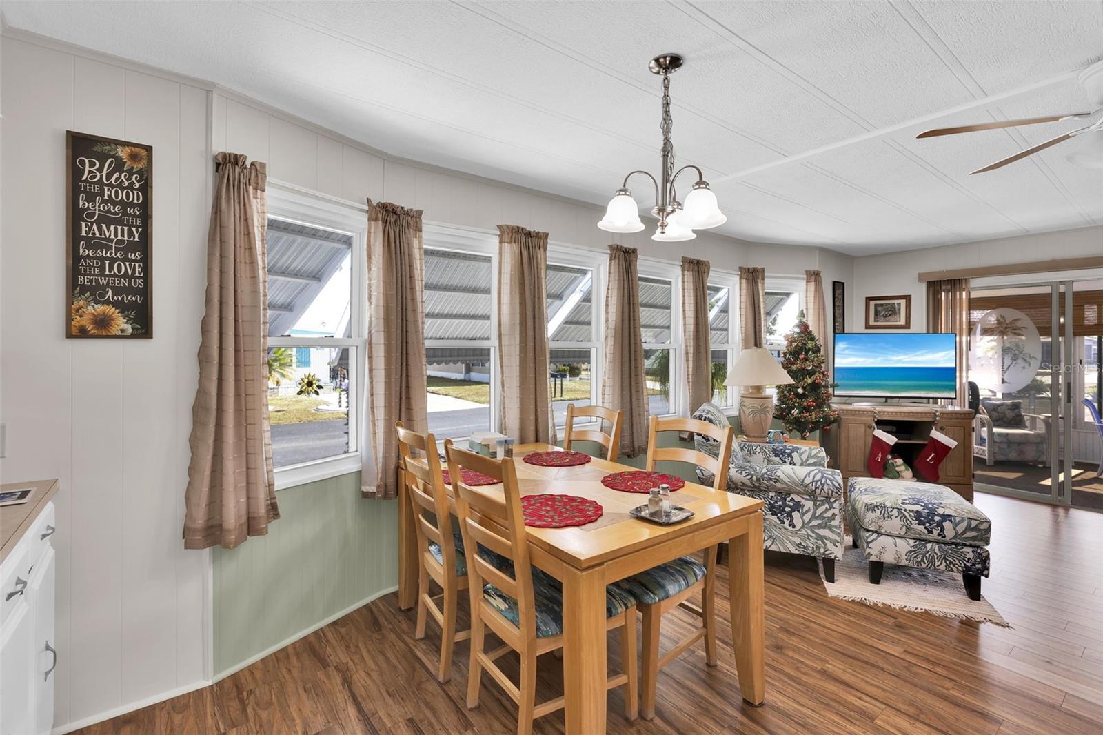 Image 8 of 74 For 220 La Rosas