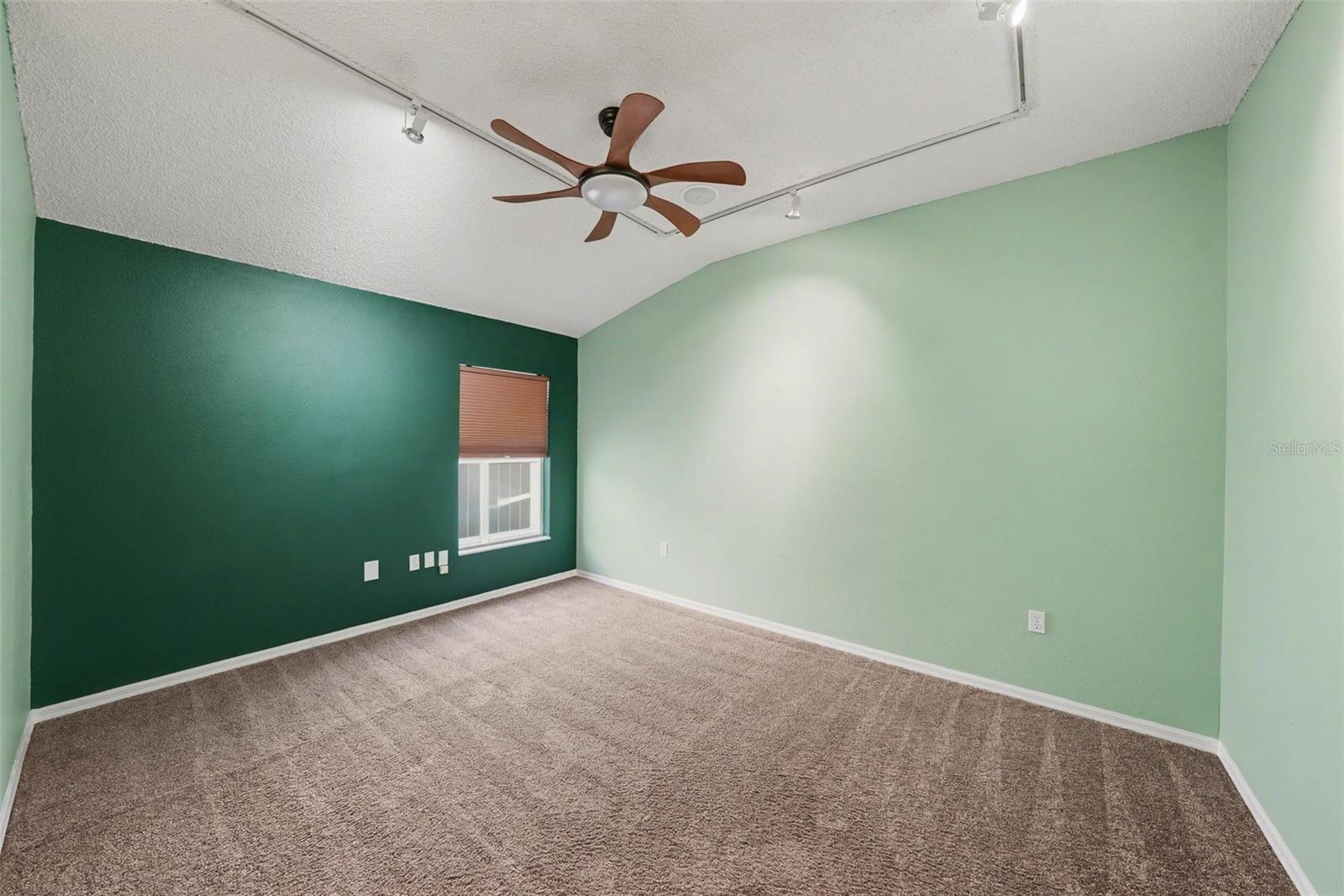 Image 17 of 35 For 2810 Ravendale Lane