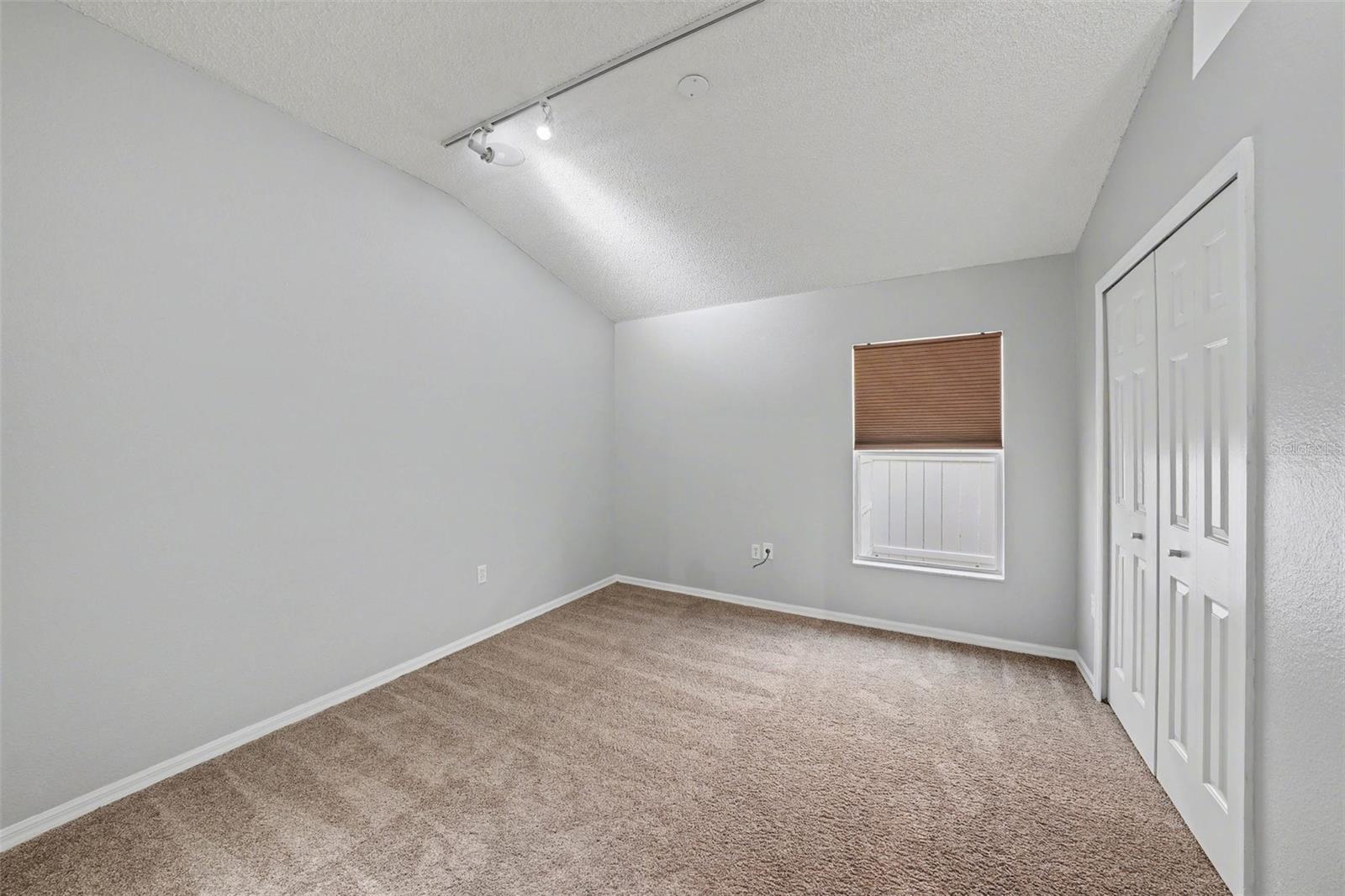 Image 19 of 35 For 2810 Ravendale Lane