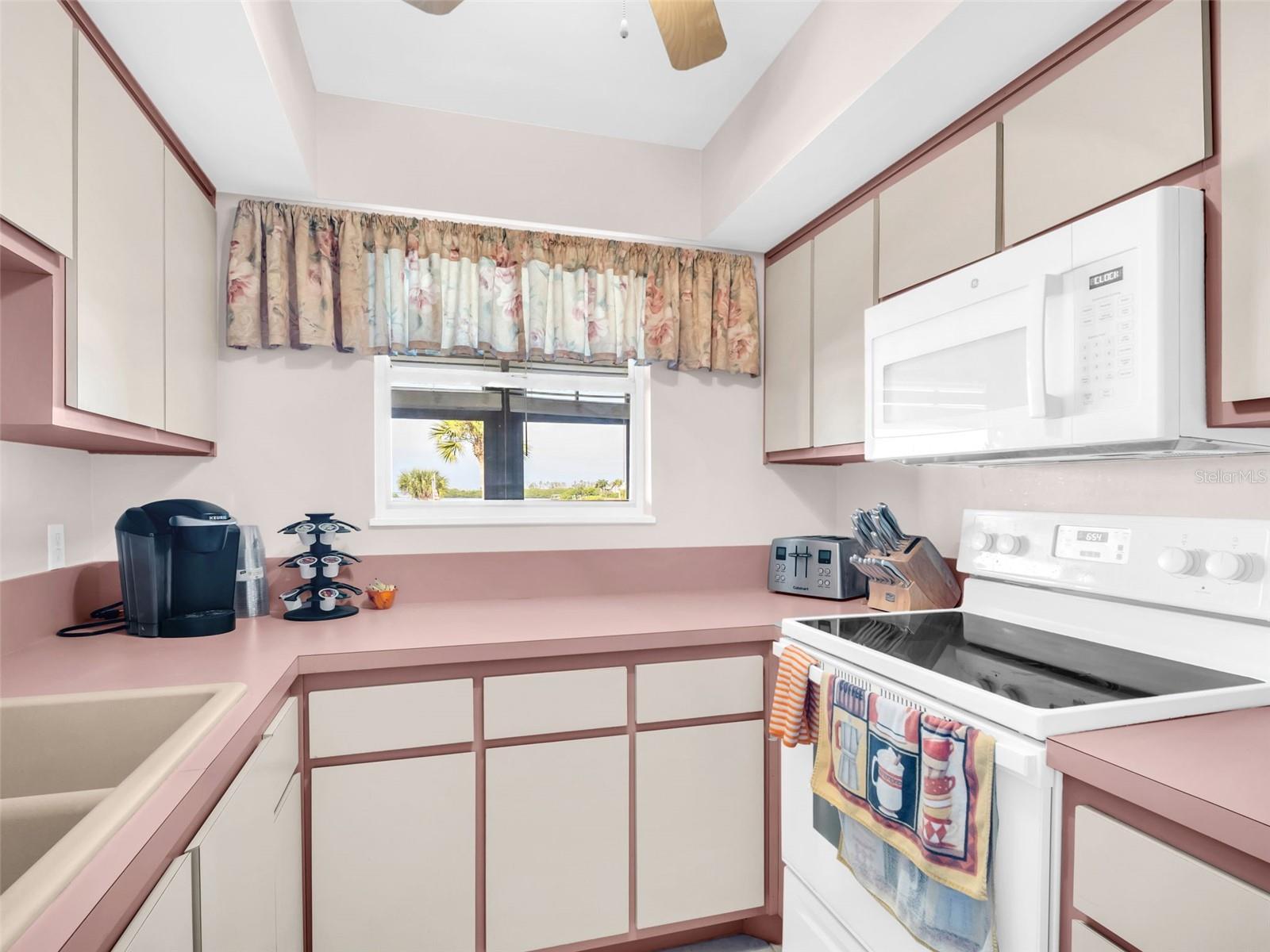 Image 28 of 68 For 656 Windrush Bay Drive 656