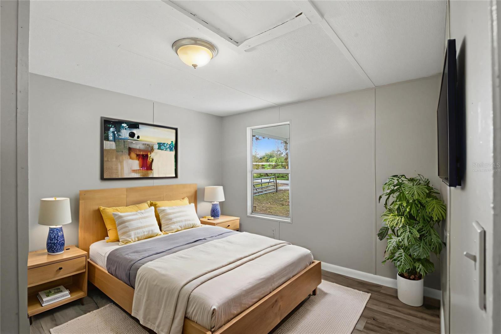 Image 11 of 49 For 26825 Glenhaven Road