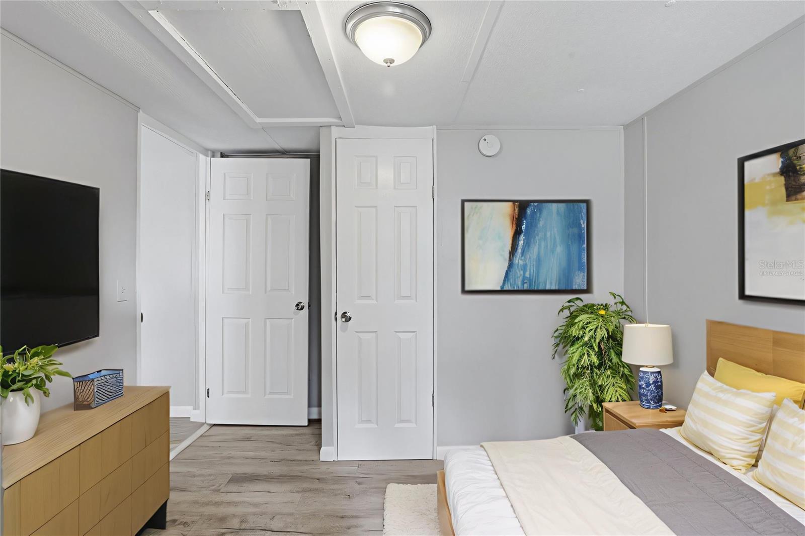 Image 12 of 49 For 26825 Glenhaven Road