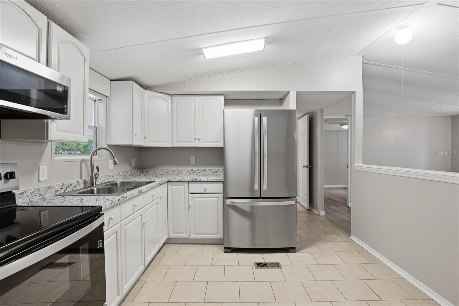 Image 13 of 49 For 26825 Glenhaven Road