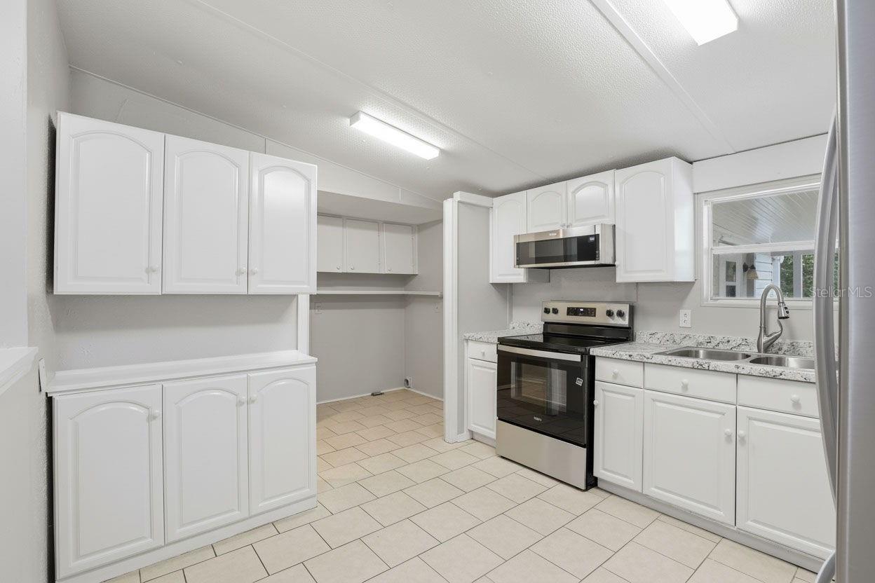 Image 16 of 49 For 26825 Glenhaven Road