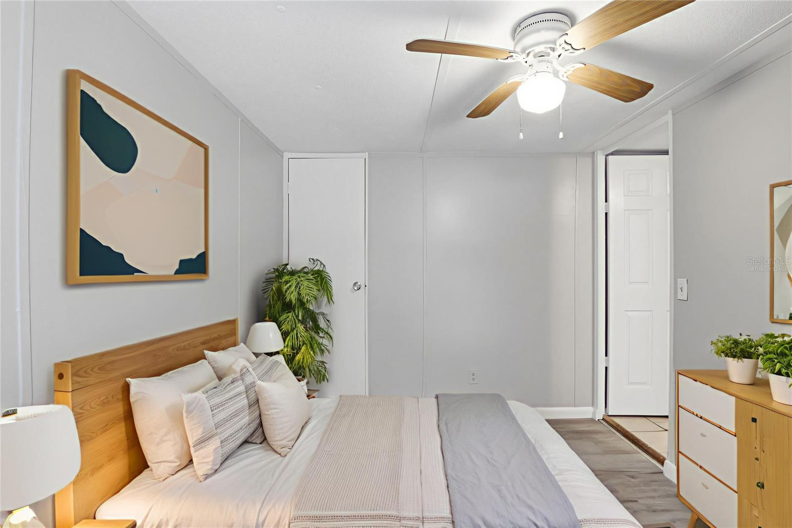 Image 20 of 49 For 26825 Glenhaven Road