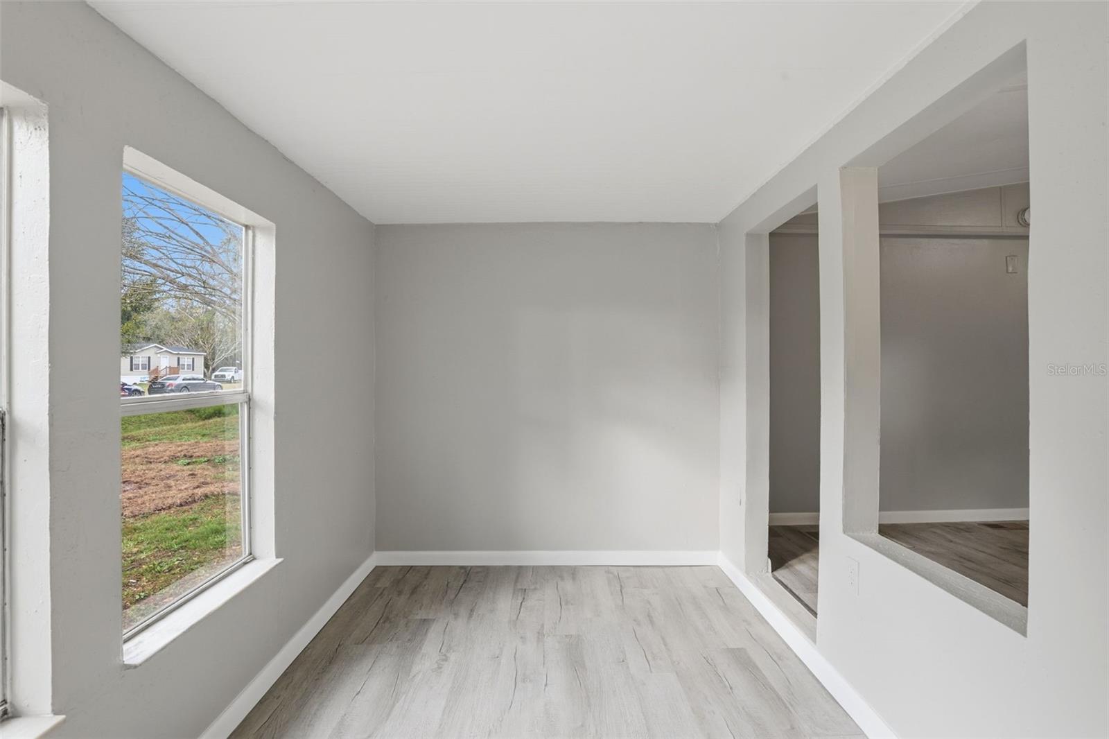 Image 4 of 49 For 26825 Glenhaven Road