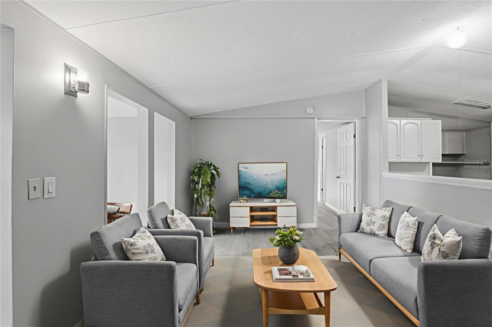 Image 6 of 49 For 26825 Glenhaven Road