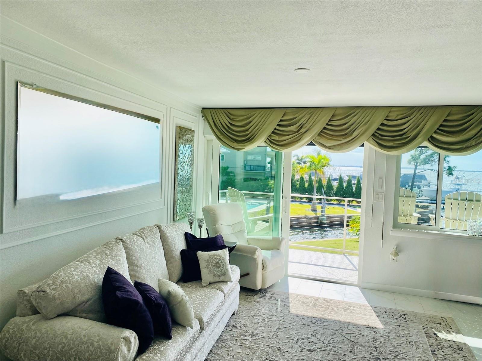 Image 12 of 53 For 433 Paula Drive 32