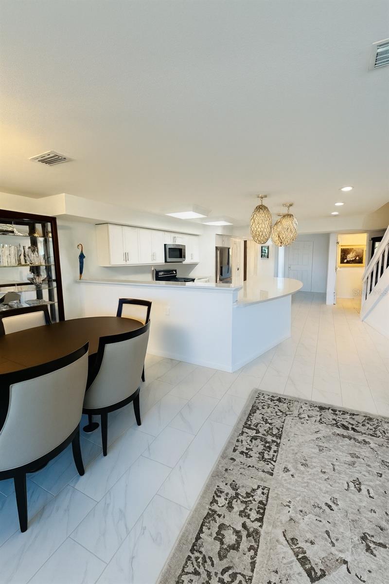 Image 14 of 53 For 433 Paula Drive 32