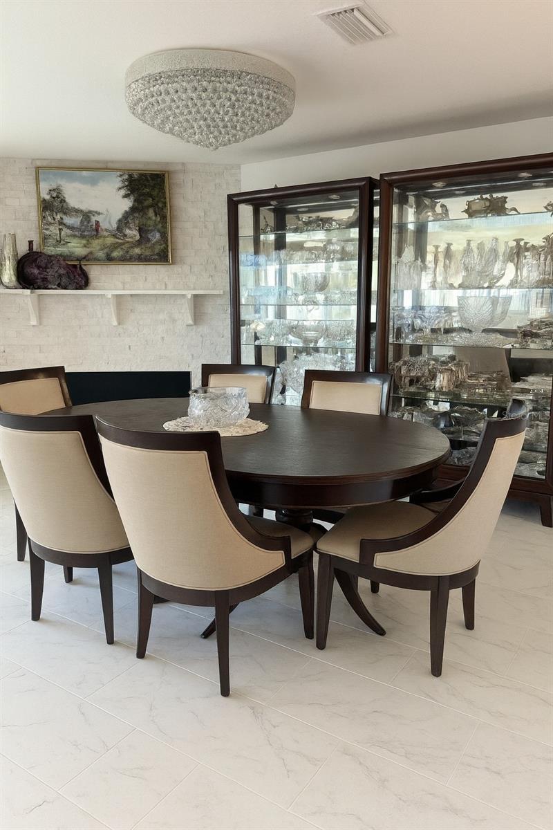 Image 15 of 53 For 433 Paula Drive 32