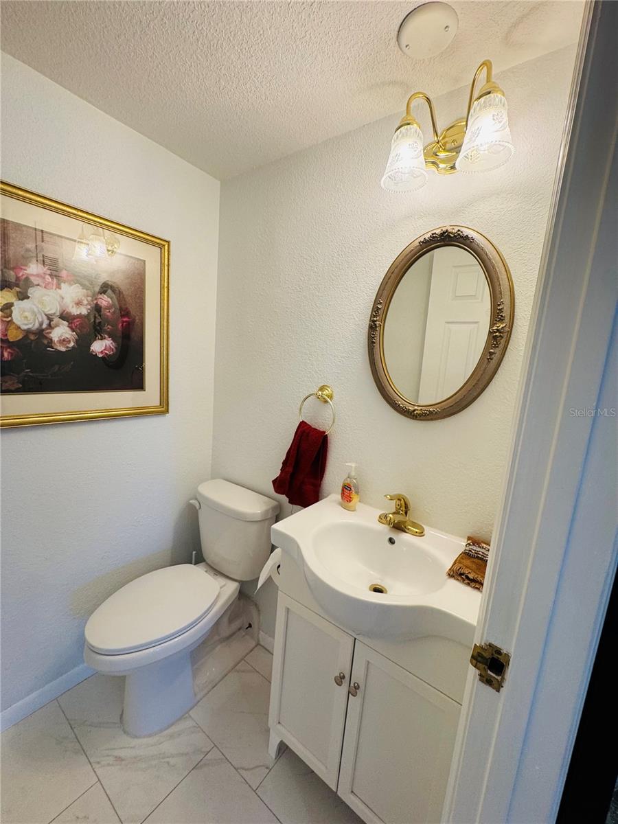 Image 19 of 53 For 433 Paula Drive 32