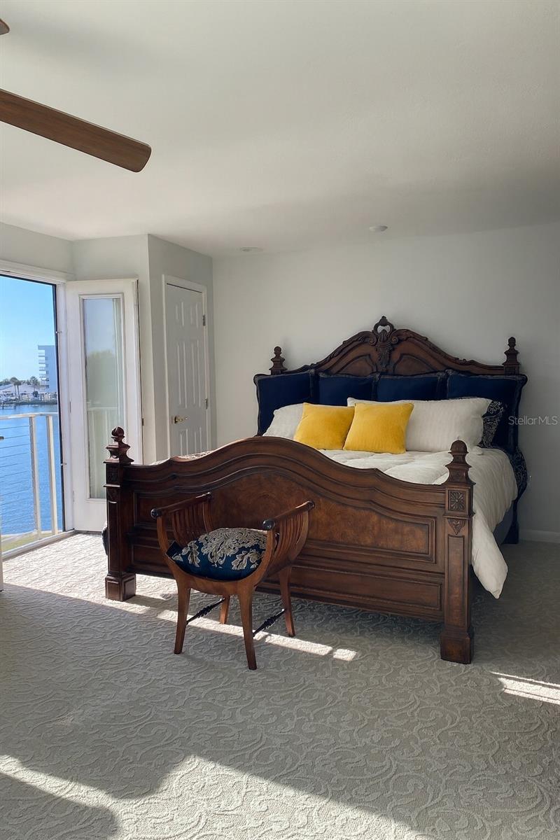 Image 30 of 53 For 433 Paula Drive 32