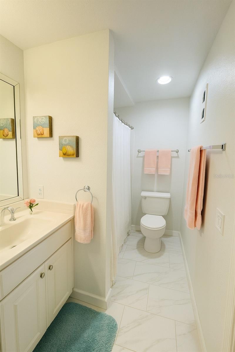 Image 35 of 53 For 433 Paula Drive 32