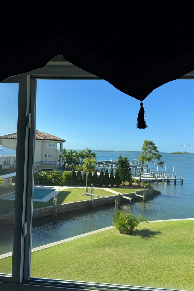 Image 42 of 53 For 433 Paula Drive 32