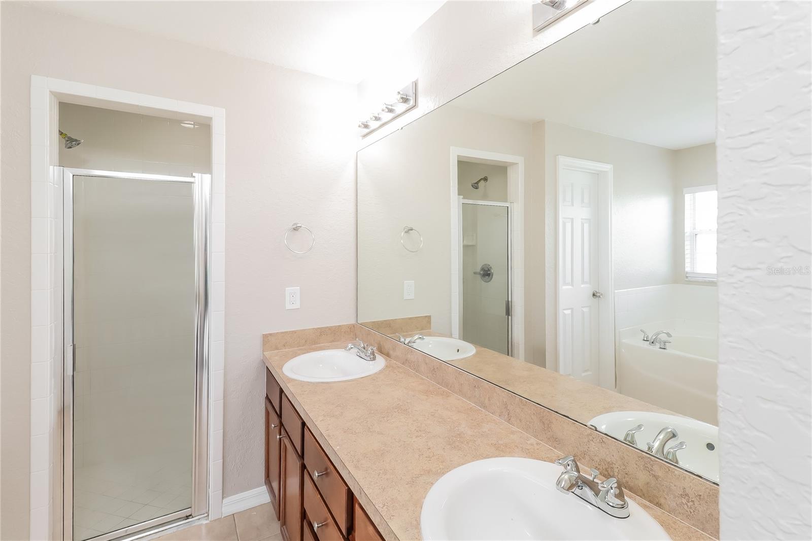 Image 13 of 15 For 114 Majestic Gardens Court