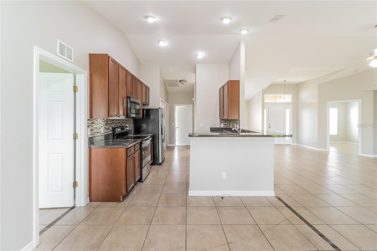 Image 3 of 15 For 114 Majestic Gardens Court