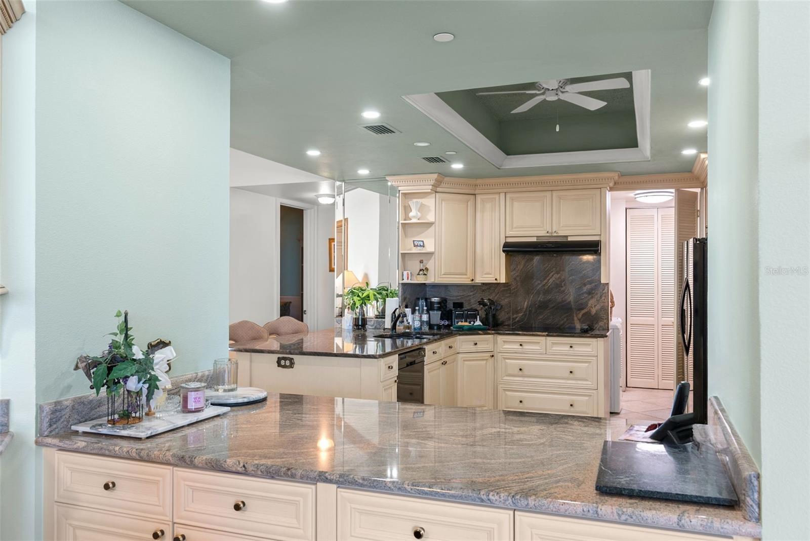 Image 13 of 43 For 1560 Gulf Boulevard 602