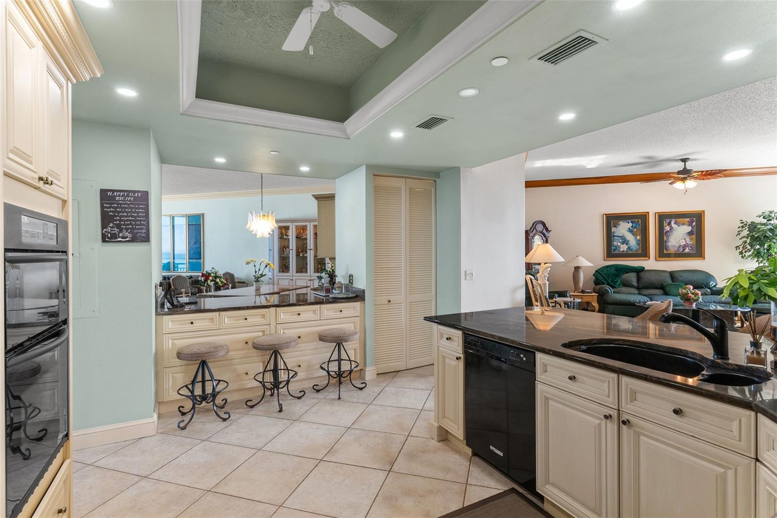 Image 16 of 43 For 1560 Gulf Boulevard 602