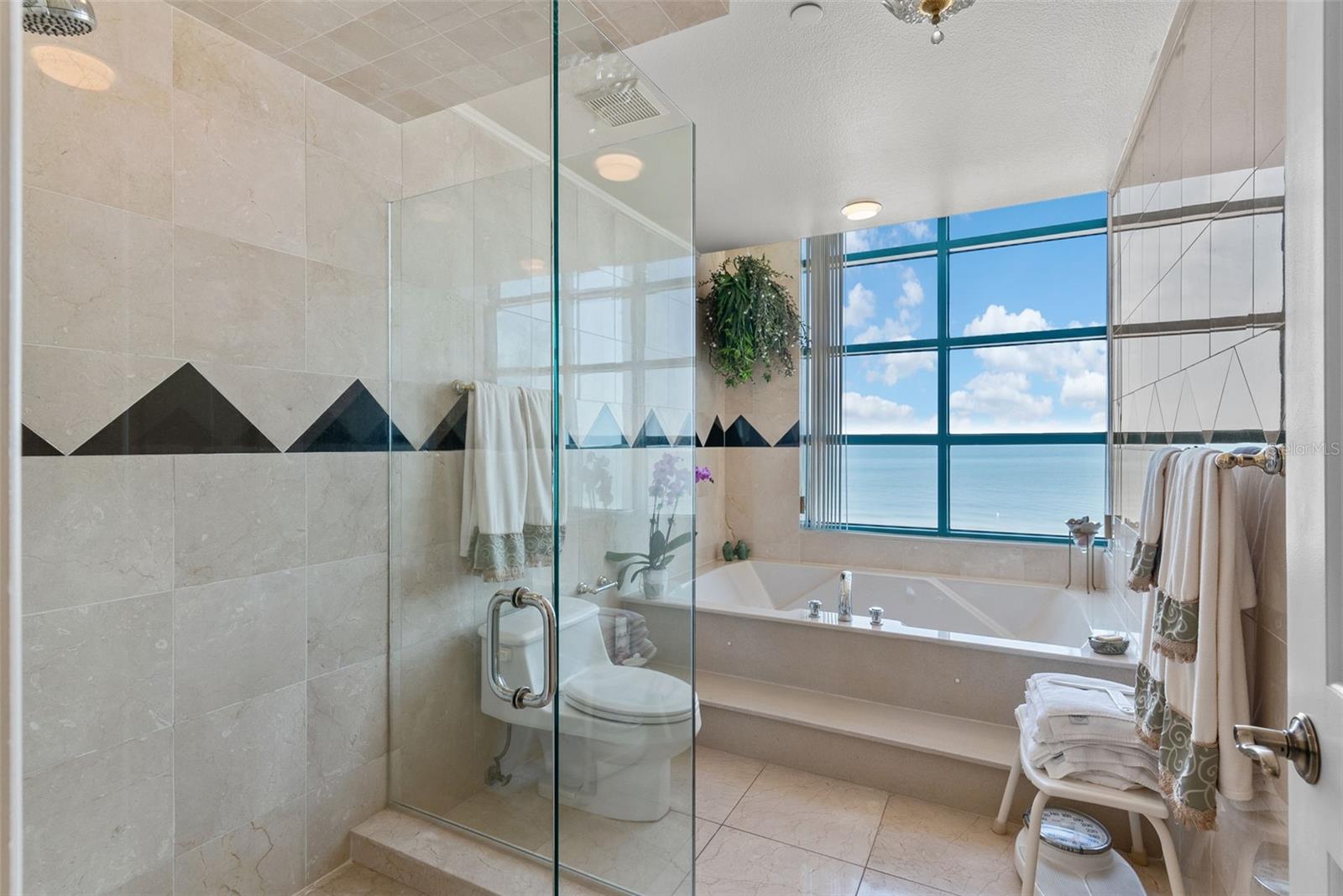 Image 23 of 43 For 1560 Gulf Boulevard 602