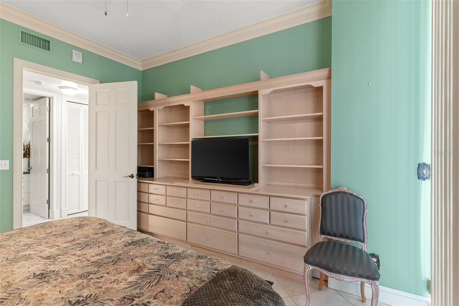 Image 26 of 43 For 1560 Gulf Boulevard 602