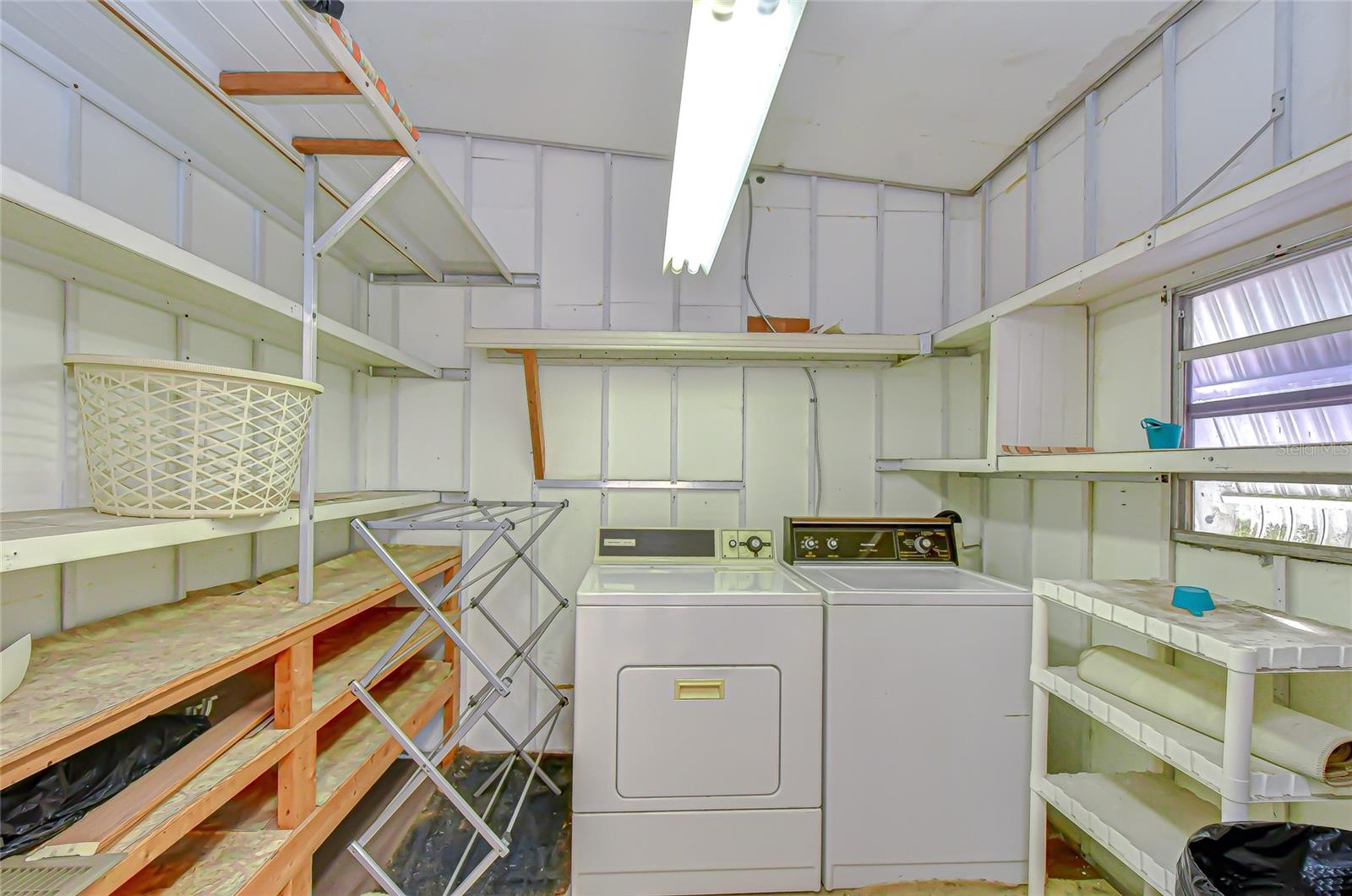 Image 13 of 39 For 39524 Dundee Road