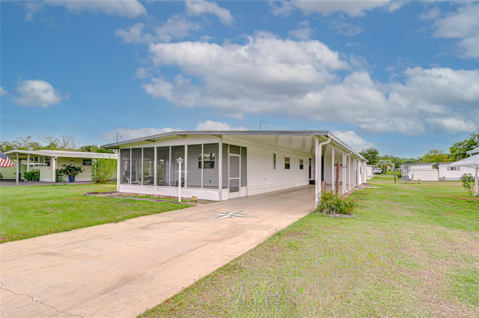 Image 2 of 39 For 39524 Dundee Road