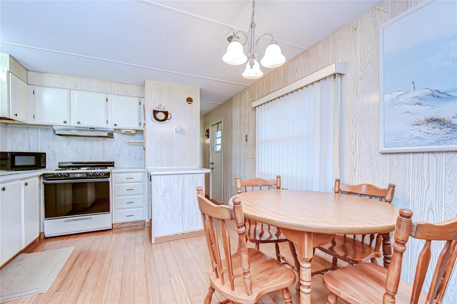 Image 21 of 39 For 39524 Dundee Road