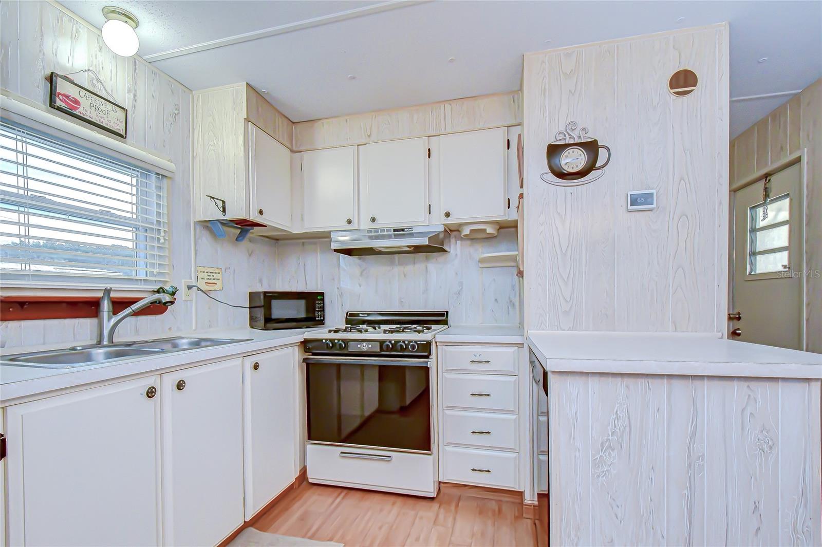 Image 22 of 39 For 39524 Dundee Road