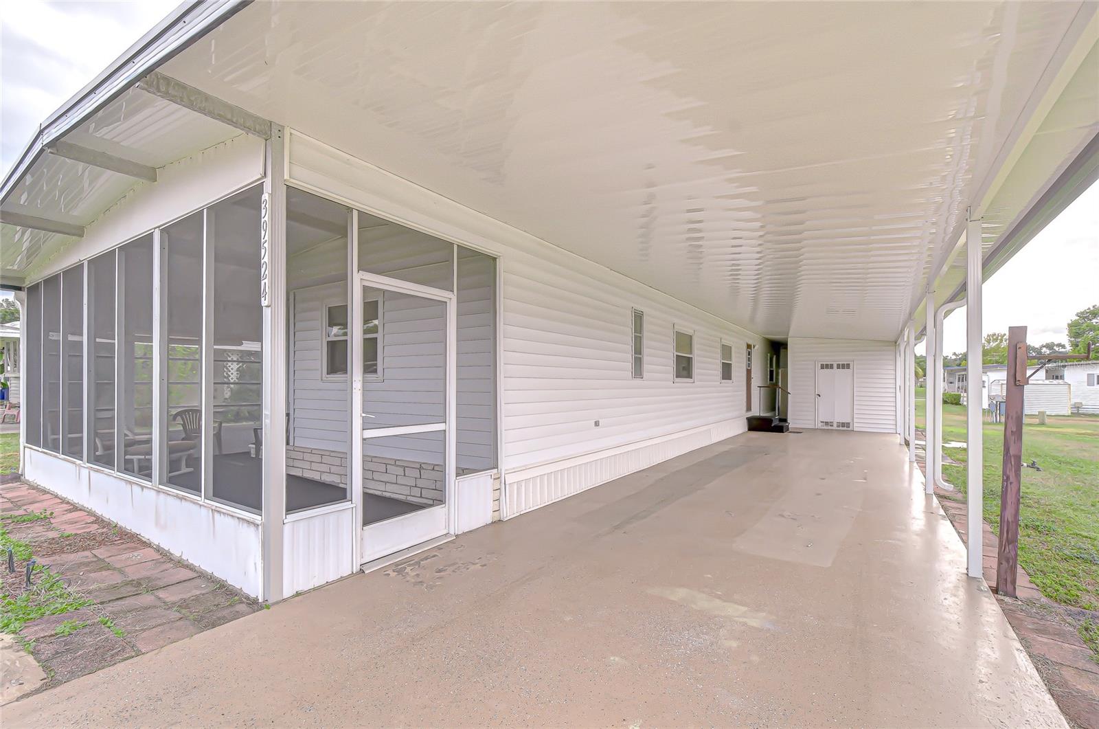 Image 3 of 39 For 39524 Dundee Road