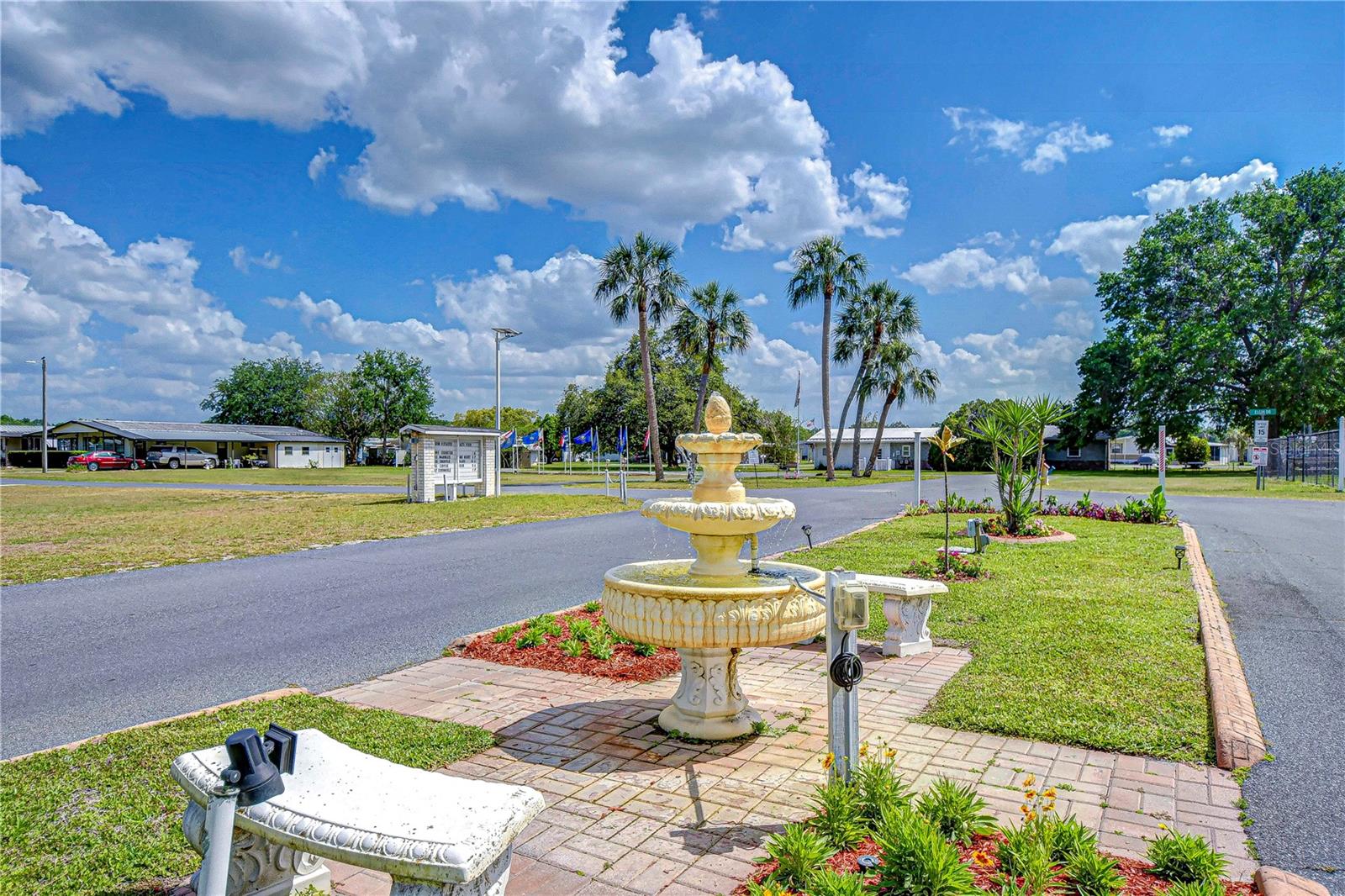 Image 34 of 39 For 39524 Dundee Road