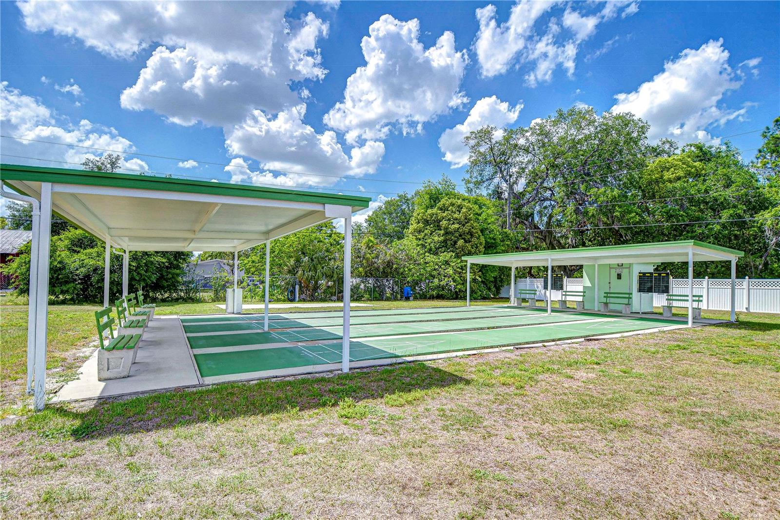 Image 35 of 39 For 39524 Dundee Road