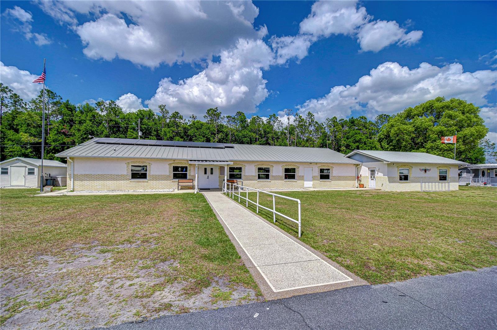 Image 38 of 39 For 39524 Dundee Road