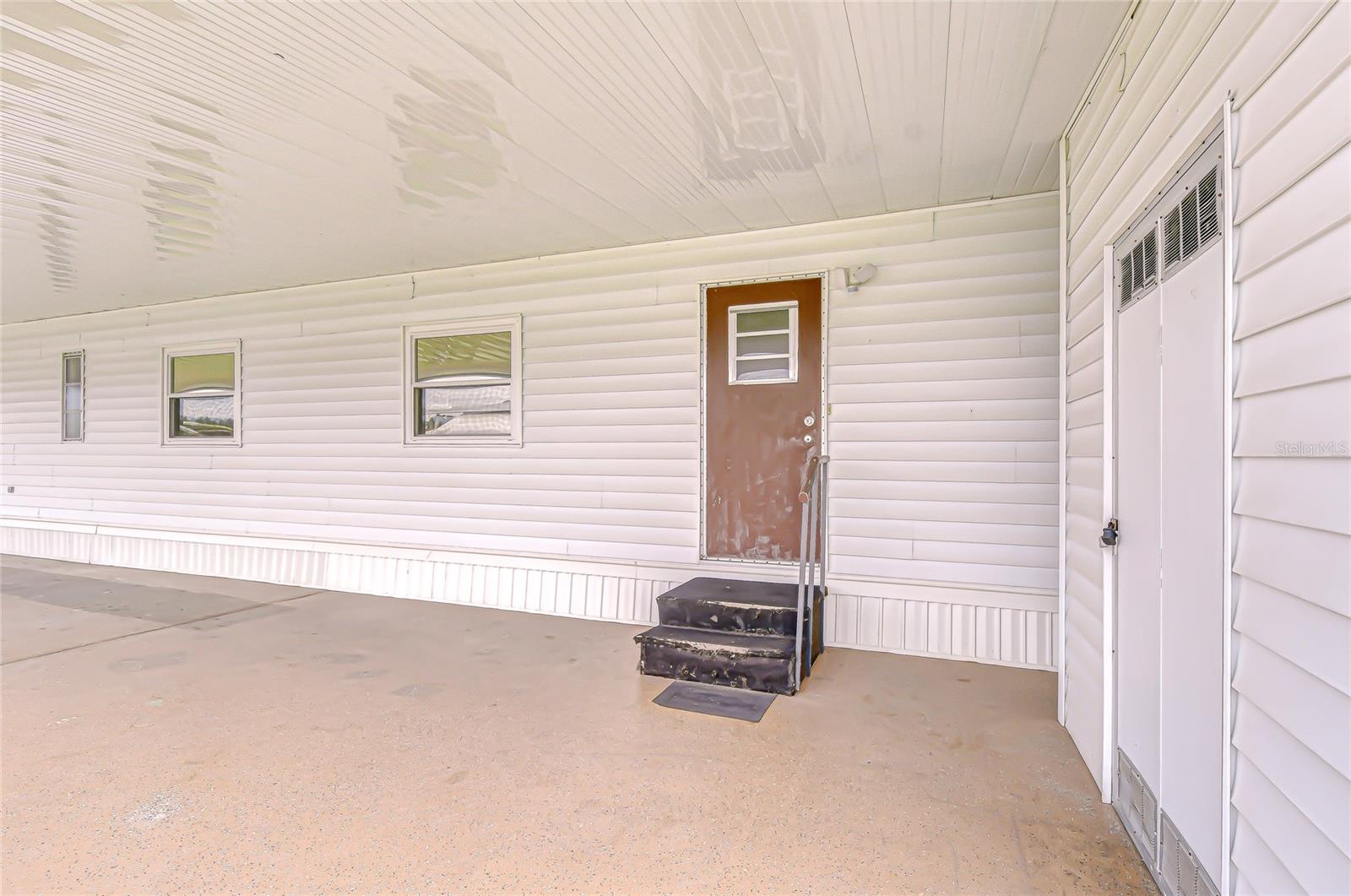 Image 7 of 39 For 39524 Dundee Road