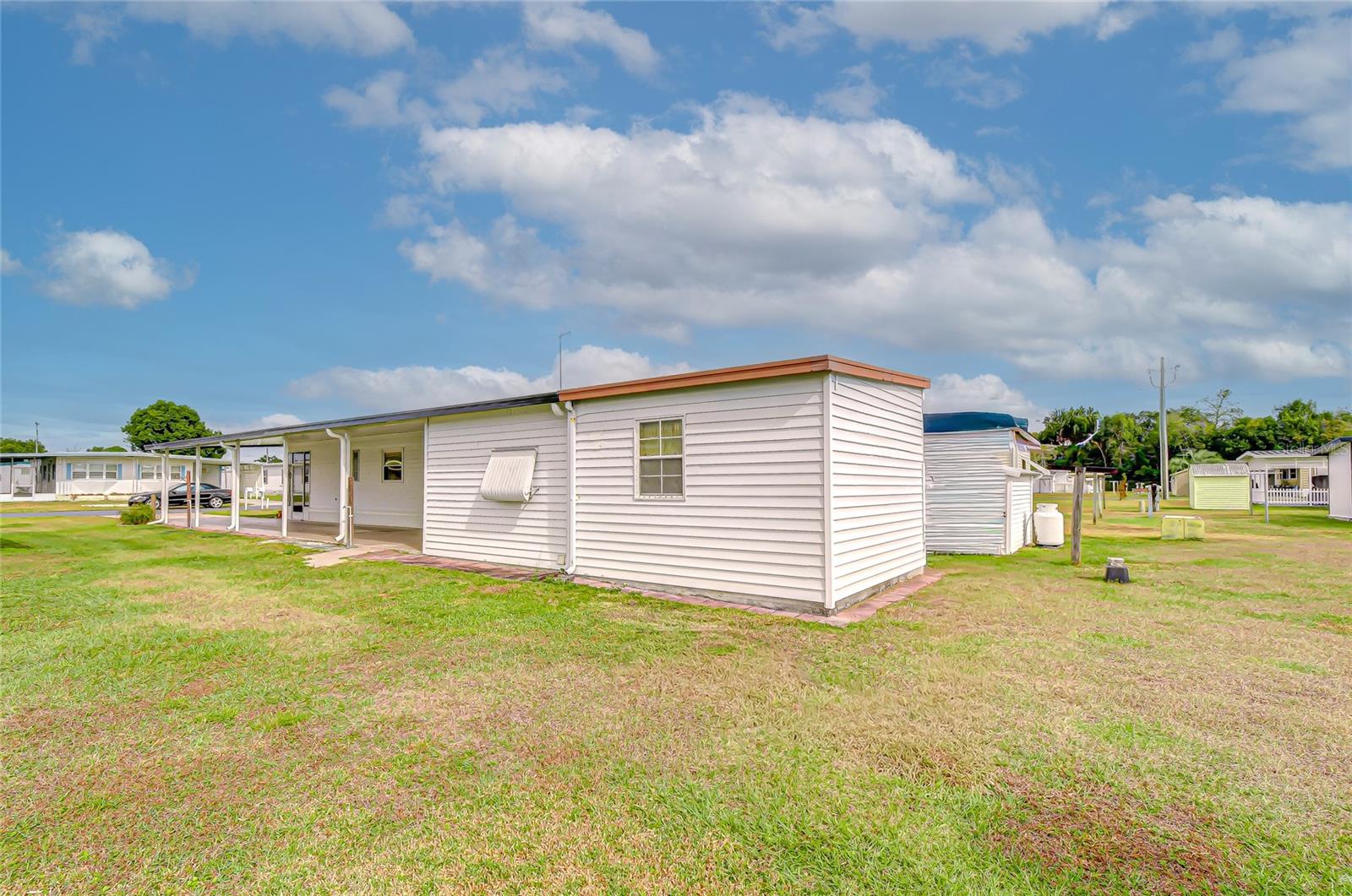 Image 9 of 39 For 39524 Dundee Road