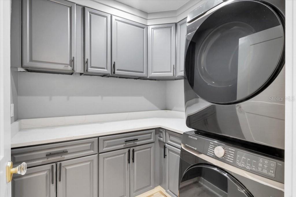 Image 14 of 33 For 13495 Oval Drive E