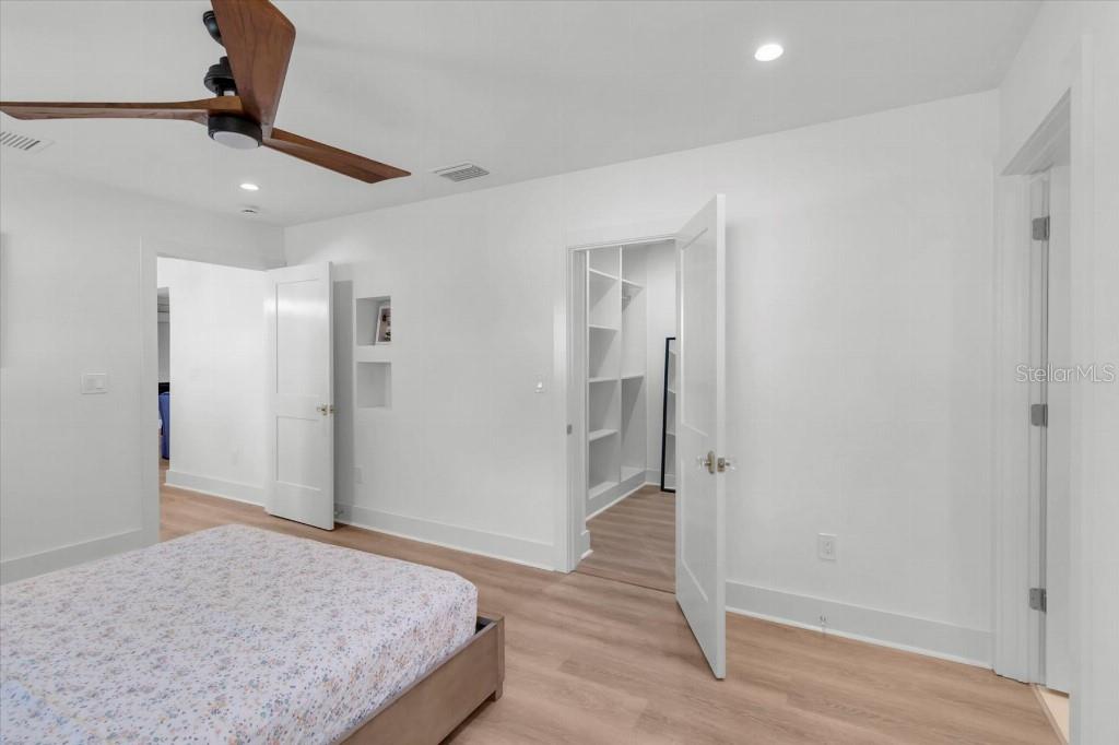 Image 16 of 33 For 13495 Oval Drive E