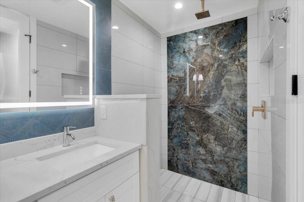 Image 17 of 33 For 13495 Oval Drive E