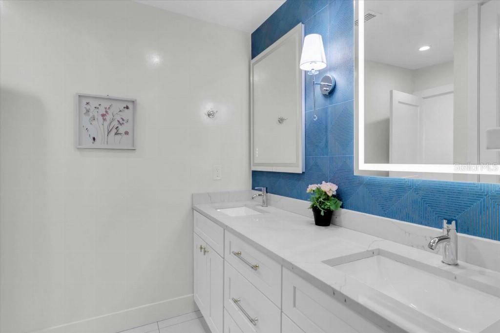 Image 18 of 33 For 13495 Oval Drive E