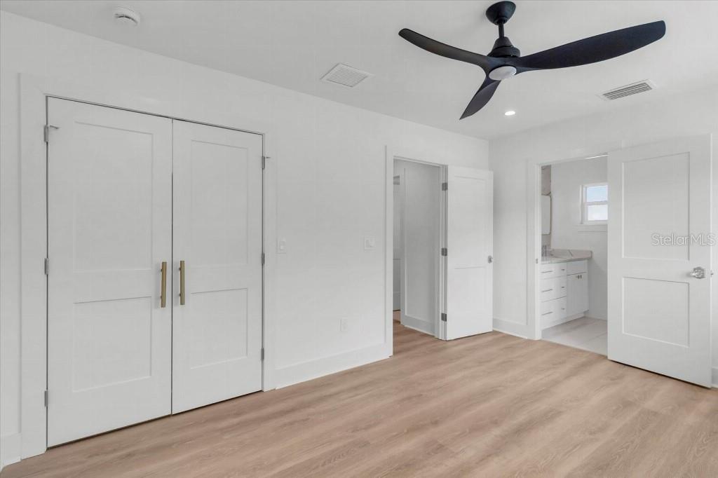 Image 19 of 33 For 13495 Oval Drive E