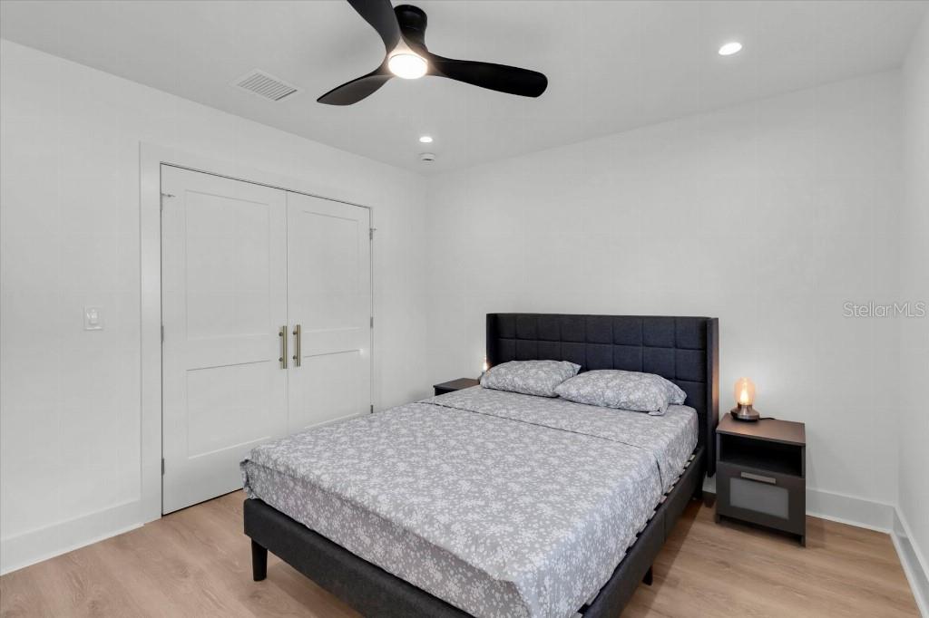 Image 21 of 33 For 13495 Oval Drive E