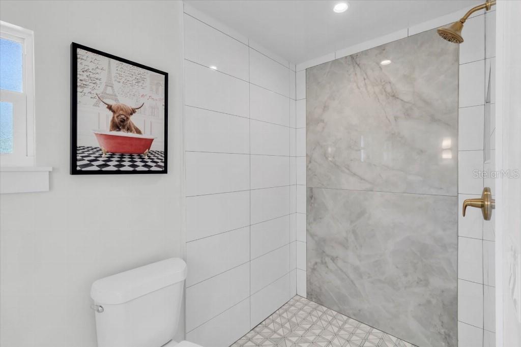 Image 23 of 33 For 13495 Oval Drive E