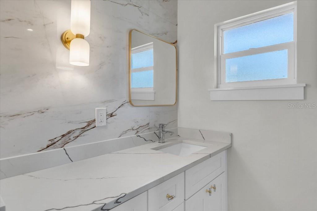 Image 24 of 33 For 13495 Oval Drive E