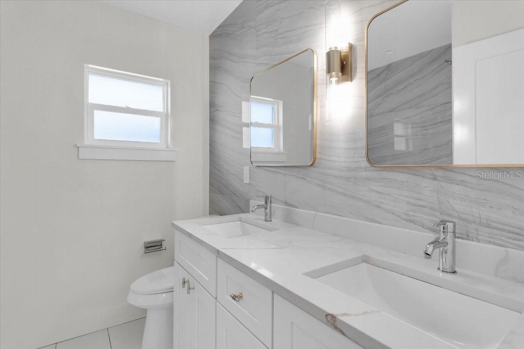 Image 25 of 33 For 13495 Oval Drive E