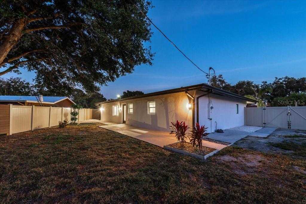 Image 28 of 33 For 13495 Oval Drive E