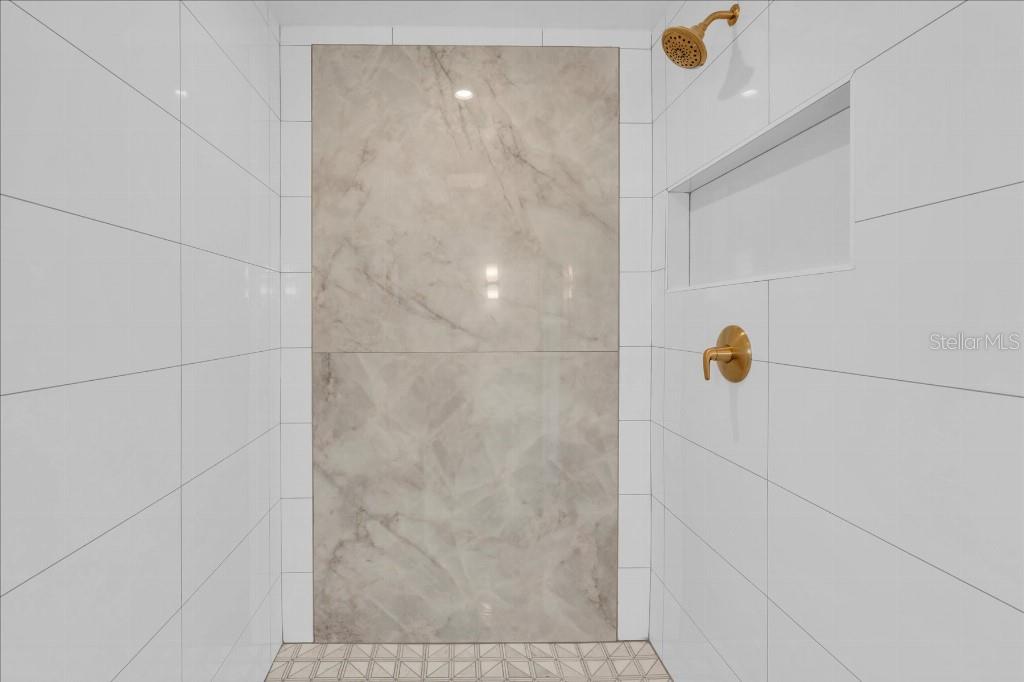 Image 31 of 33 For 13495 Oval Drive E