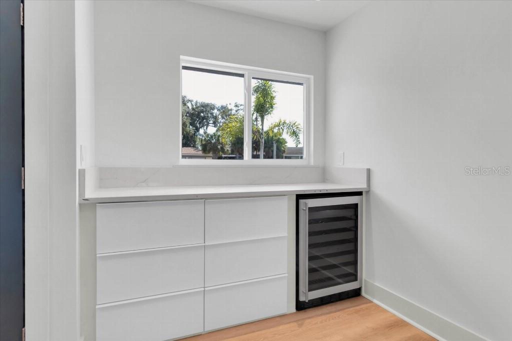 Image 7 of 33 For 13495 Oval Drive E